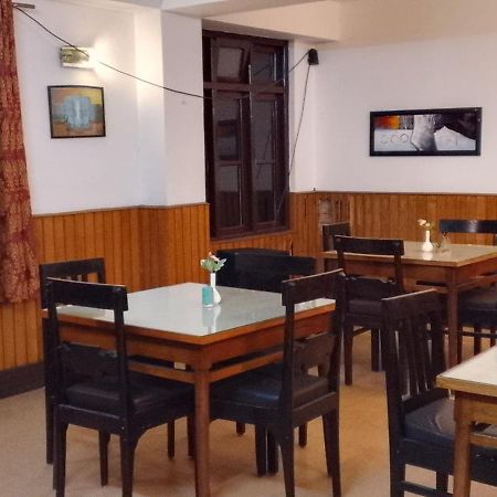 Hotel Due Pond Near Palzor Stadium Gangtok גנגטוק מראה חיצוני תמונה