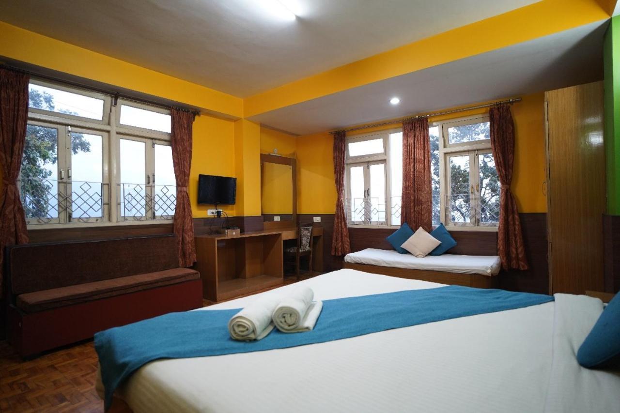 Hotel Due Pond Near Palzor Stadium Gangtok גנגטוק מראה חיצוני תמונה